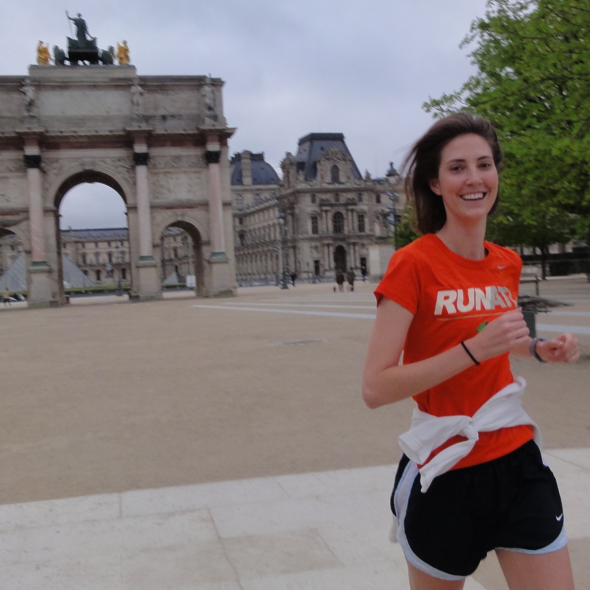 Sous l&rsquo;Arc du Carousel avec Kristy