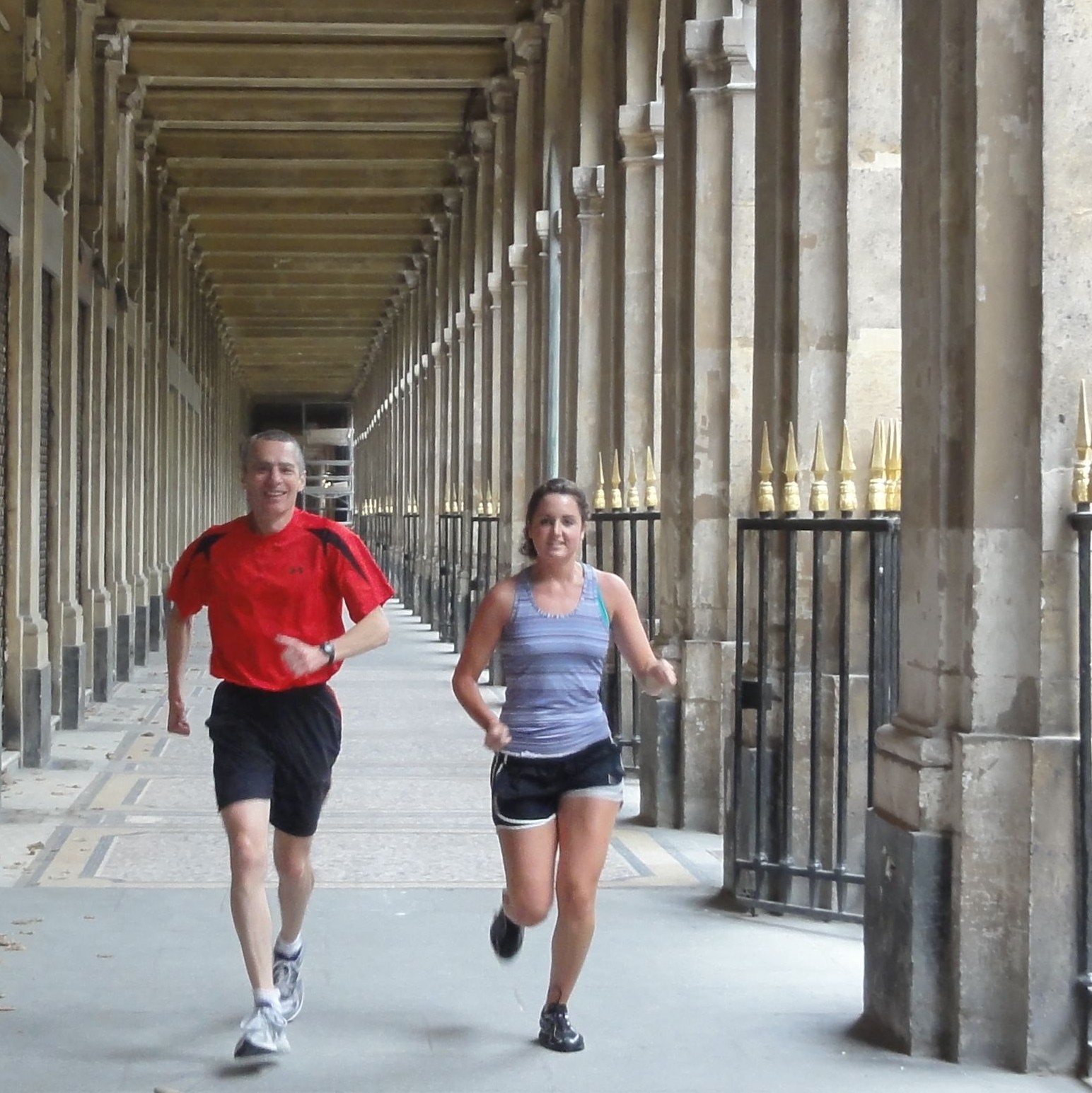 En passant par le Palais Royal avec Bill et Emily