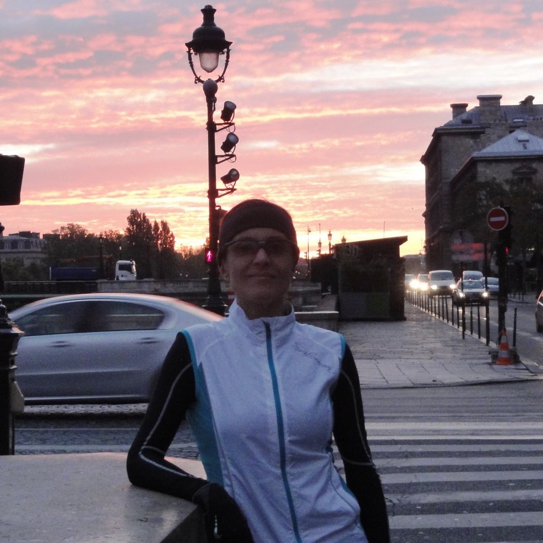 Running in Paris at the sunrise, with Denise